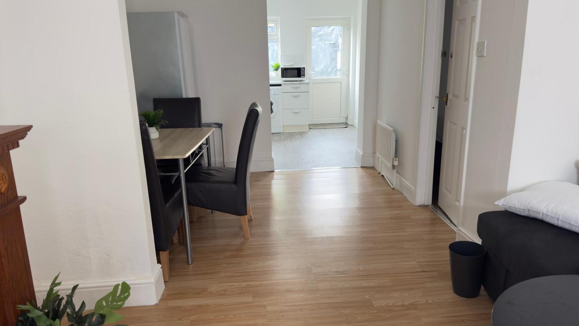 4Bedroom House At Town Centre With Free Driveway Parking Aylesbury  Eksteriør billede